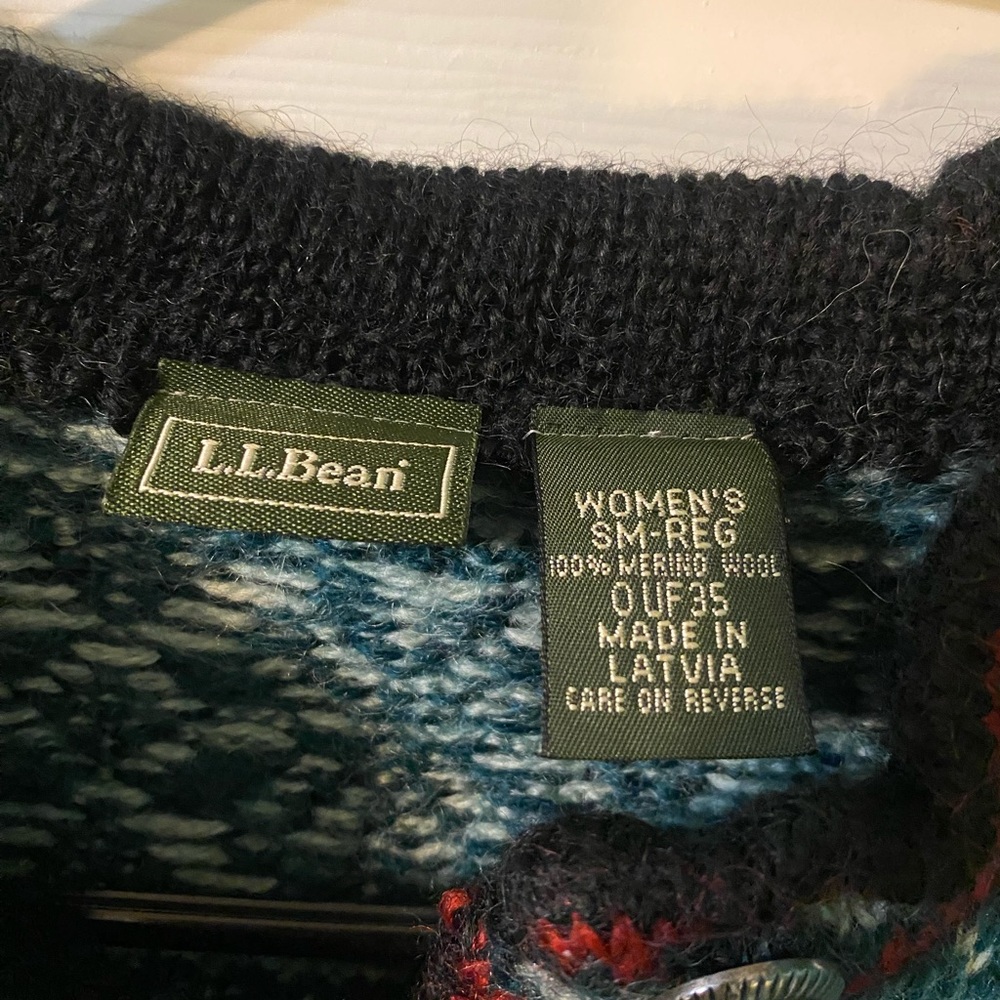 L.L. Bean Women's Wool Sweater Green, Black, Red - Picture 3 of 6